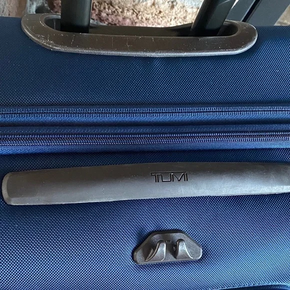 TUMI Carry On Navy Travel Luggage telescopic handle - Picture 2 of 16